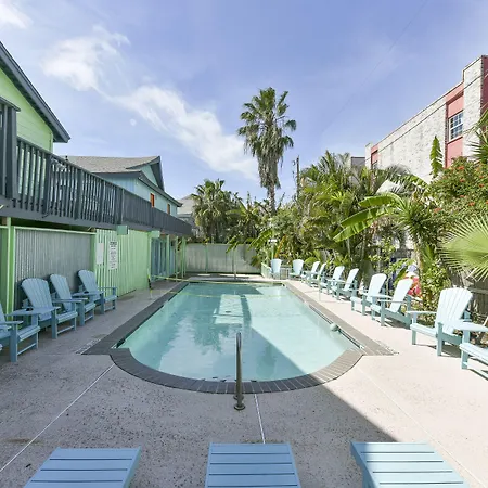 Upper Deck Hotel And Bar - Adults Only-3