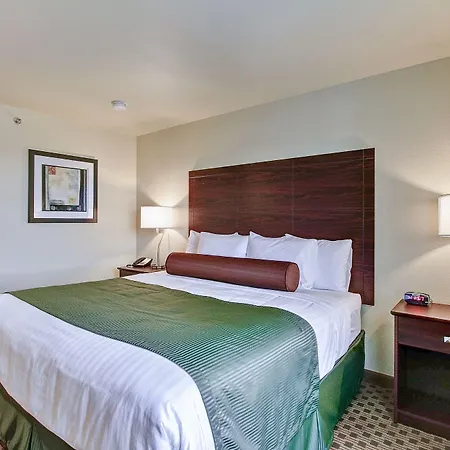 Cobblestone Hotel & Suites Pulaski/Green Bay-3