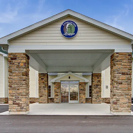 Cobblestone Hotel & Suites Pulaski/Green Bay-2