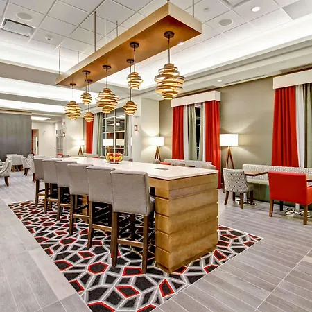 Hampton Inn & Suites - Medicine Hat-2