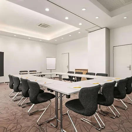 Super 8 By Wyndham Munich City North-2