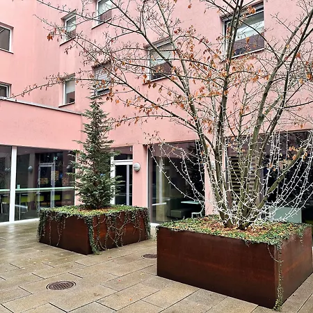 Ibis Budget Zurich Airport-3