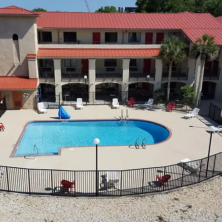 Tricove Inn & Suites-2