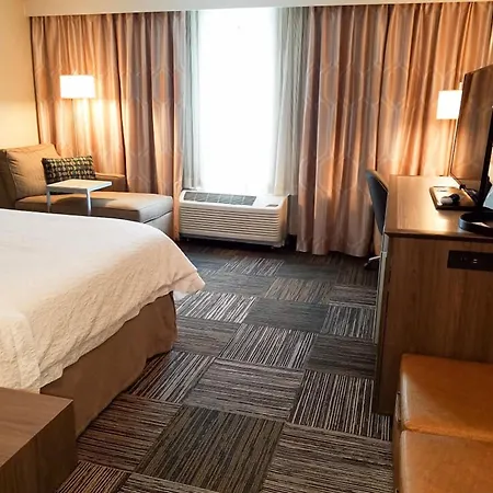 Hampton Inn & Suites-Hudson Wisconsin-2