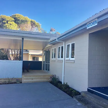Stratford Motel & Holiday Park-2