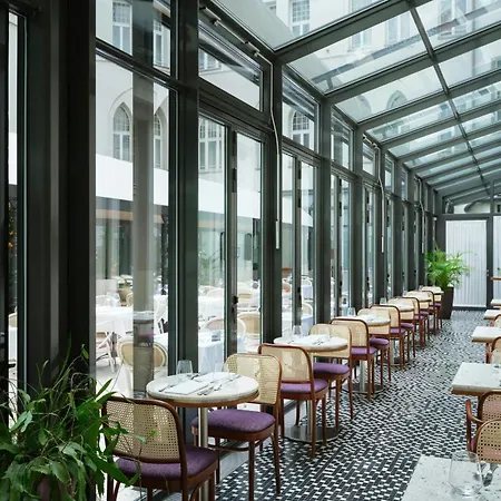 Roomers Berlin Steinplatz, Autograph Collection-2