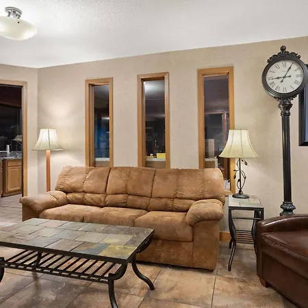 Days Inn By Wyndham Spearfish-3