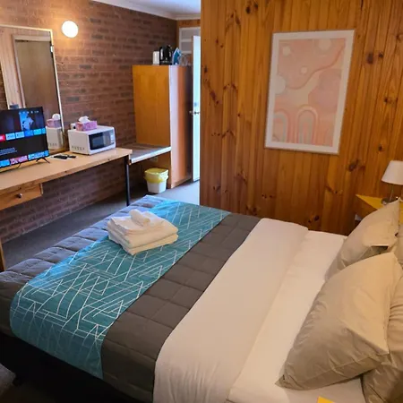 Country Roads Motor Inn-2