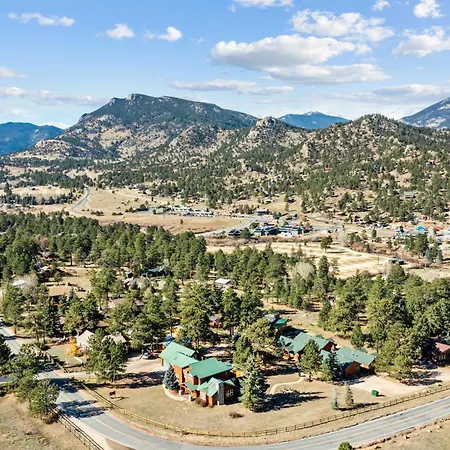 Mountain Shadows Cabins-2