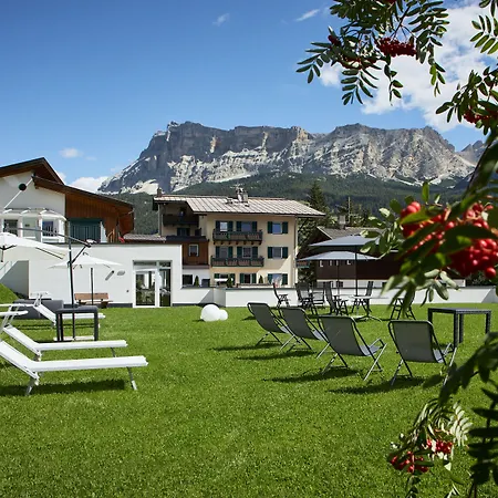 Dolomites Wellness Hotel Savoy-2