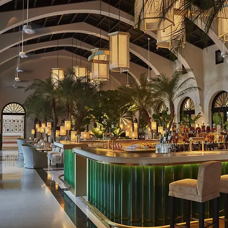 Four Seasons Hotel At The Surf Club-2