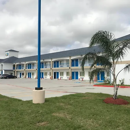 Deluxe Inn & Suites - Baytown-3