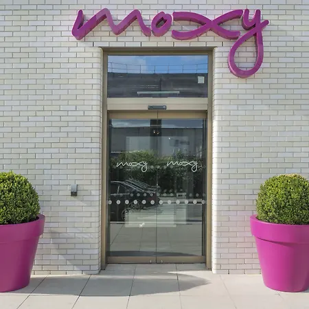 Moxy London Excel-3