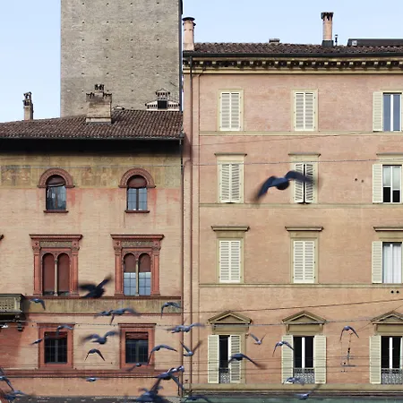 Casa Isolani Piazza Maggiore 1-3