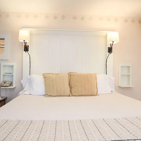 The Charlotte Hotel & Restaurant-3