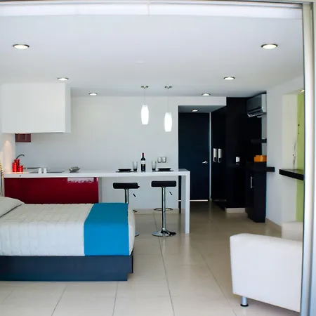 Ramada By Wyndham Acapulco Hotel & Suites-2