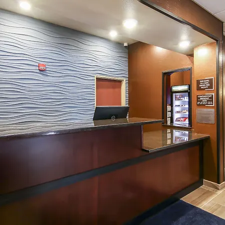 Cobblestone Inn & Suites - Menomonie/Uw-Stout-2