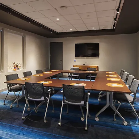 Aloft By Marriott Cleveland Airport-2