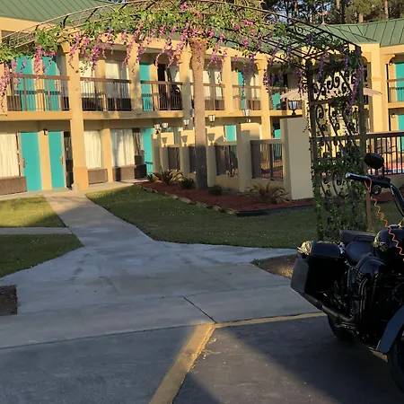 Econo Lodge-3