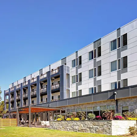 Courtyard By Marriott Appleton Riverfront-3