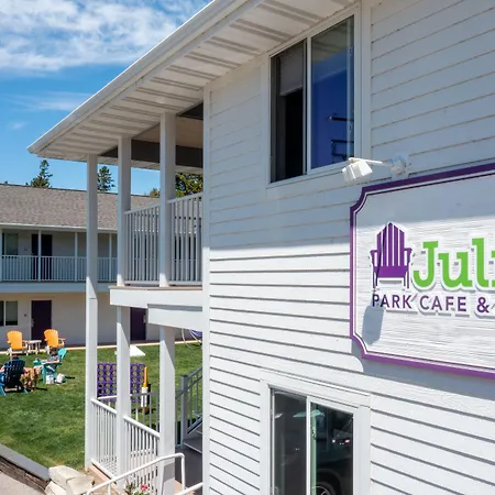 Julie'S Park Cafe & Motel-2