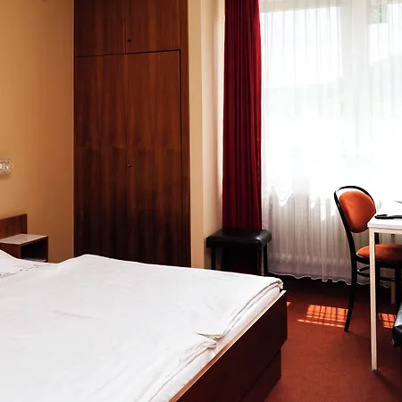 Hotel Meran Hallenbad&Sauna-3