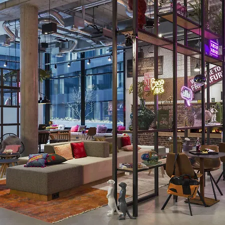 Moxy Frankfurt City Center-3
