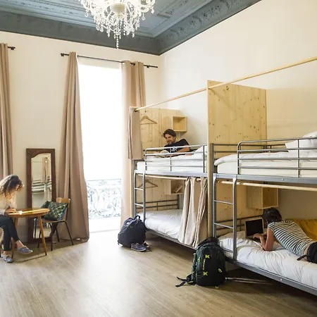 Georges Hostel&Café-3