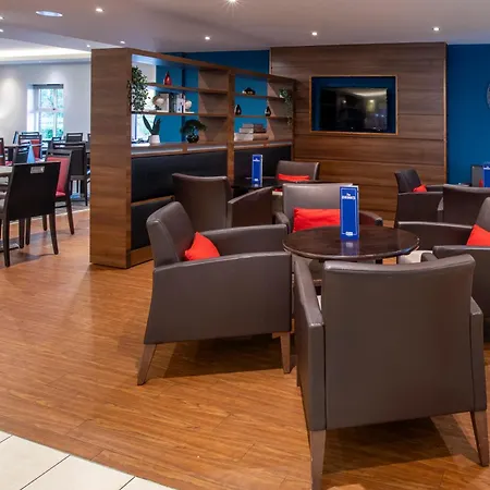 Holiday Inn Express Birmingham Oldbury By Ihg-3