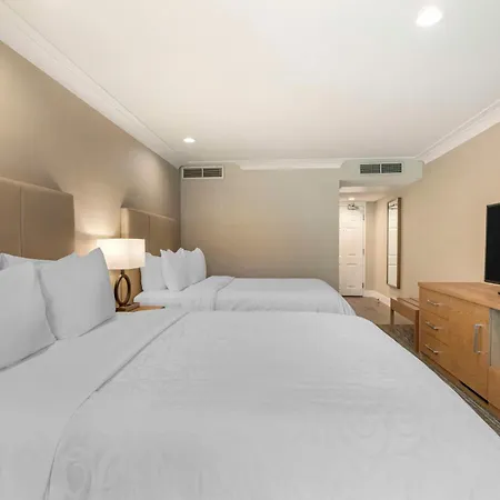 Best Western Plus Kelowna Hotel & Suites-3