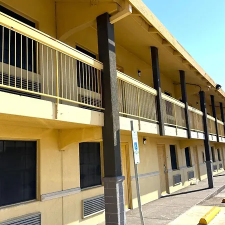 Townhouse Garden Inn & Suites San Antonio I 35-2