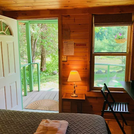 Pine Crest Motel & Cabins-3