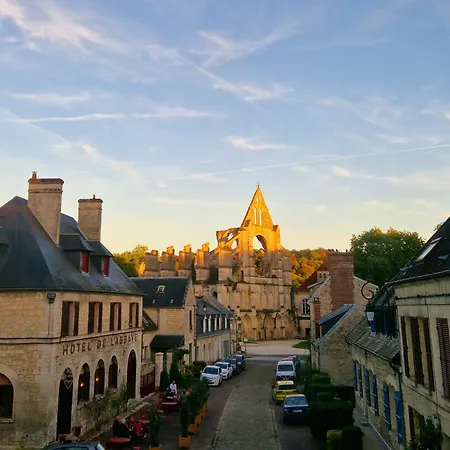 Hotel De L'Abbaye De Longpont-2