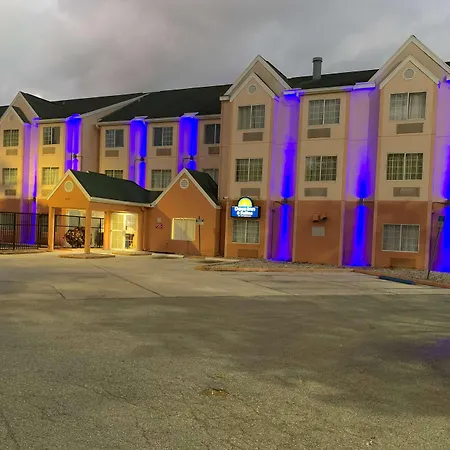 Days Inn & Suites By Wyndham Tampa/Raymond James Stadium-2
