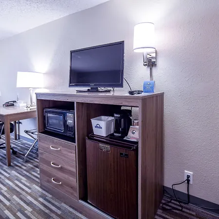 Days Inn & Suites By Wyndham Wisconsin Dells-3