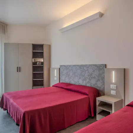 Hotel 2000-3