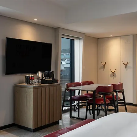 Radisson Red Hotel V&A Waterfront Cape Town-3
