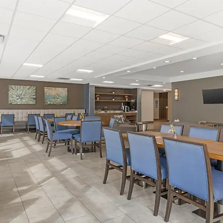 Best Western Plus Isanti-2