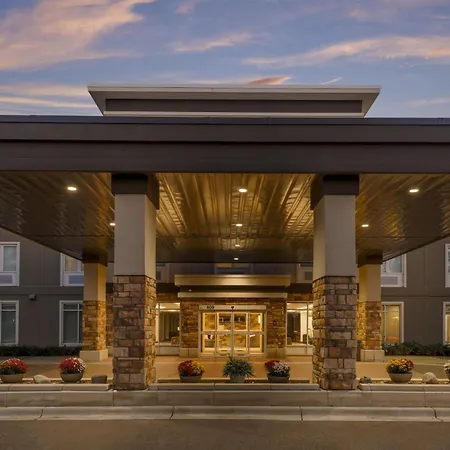 Best Western Plus Isanti-3