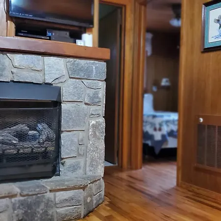 Cozy Creek Cottages-3