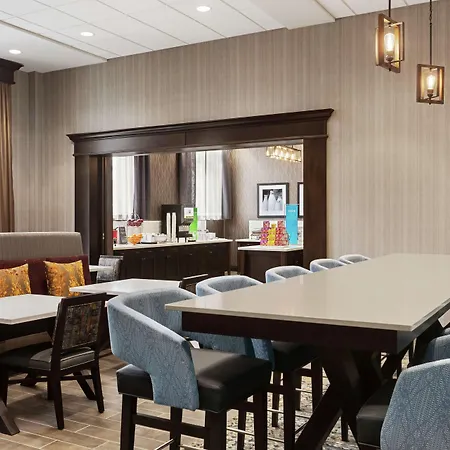 Hampton Inn Suites Kansas City Downtown Crossroads-3