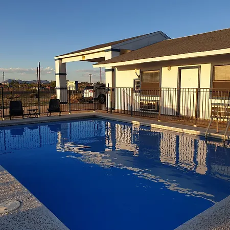 Riata Inn - Marfa-3
