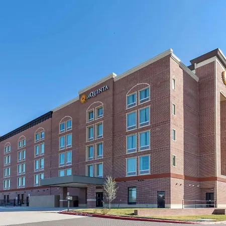 La Quinta Inn & Suites By Wyndham Dallas - Frisco Stadium-3