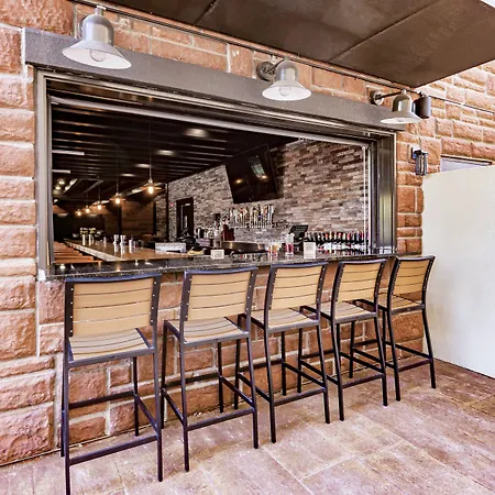 Cobblestone Hotel & Suites-2