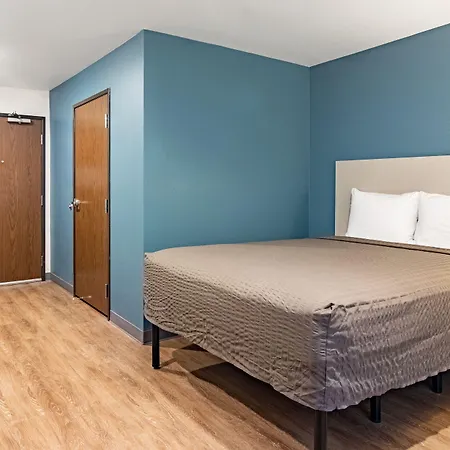 Woodspring Suites Toledo Maumee-3