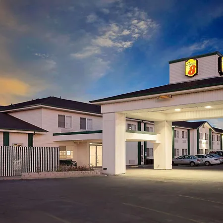 Super 8 By Wyndham Battle Mountain-3