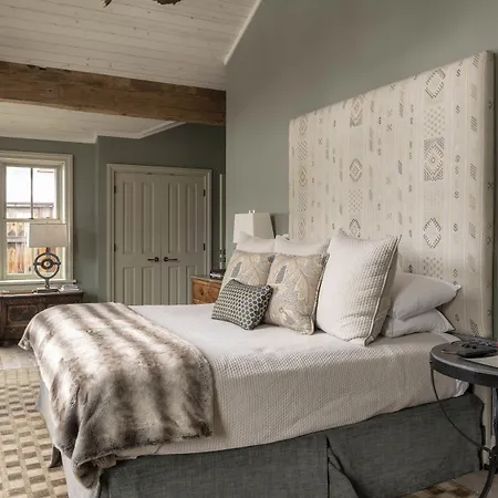 Eleven Scarp Ridge Lodge-2