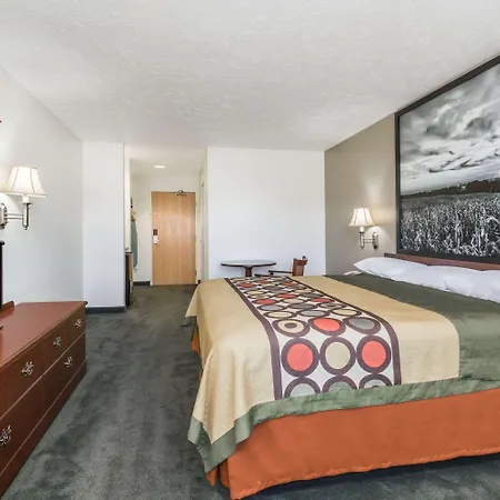 Super 8 By Wyndham Alma-3