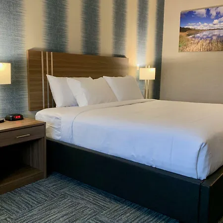 Meridian Inn & Suites Regina Airport-2