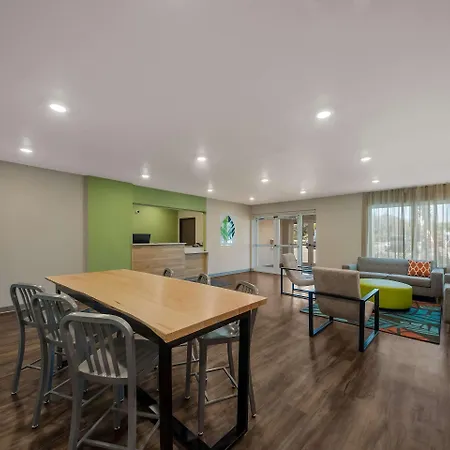Woodspring Suites Wesley Chapel-Tampa-2